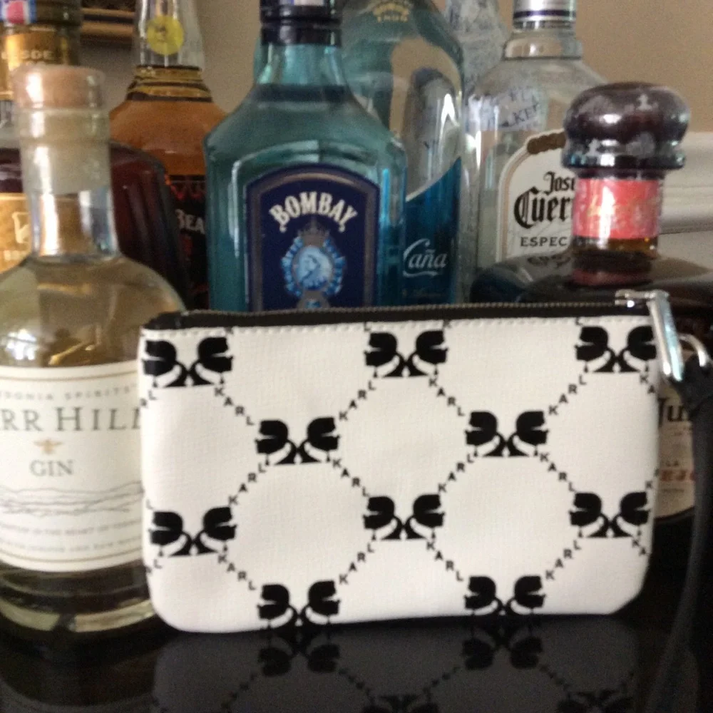 Karl Lagerfeld: Adele Wristlet/ Wallet.